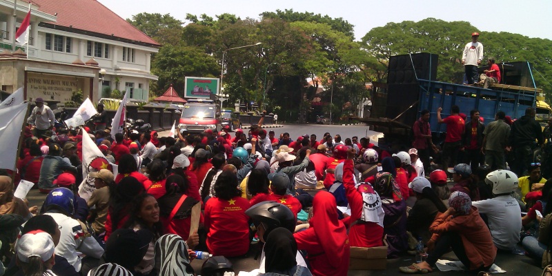 Demo-Buruh-di-Balaikota-Malang-Oktober-2015